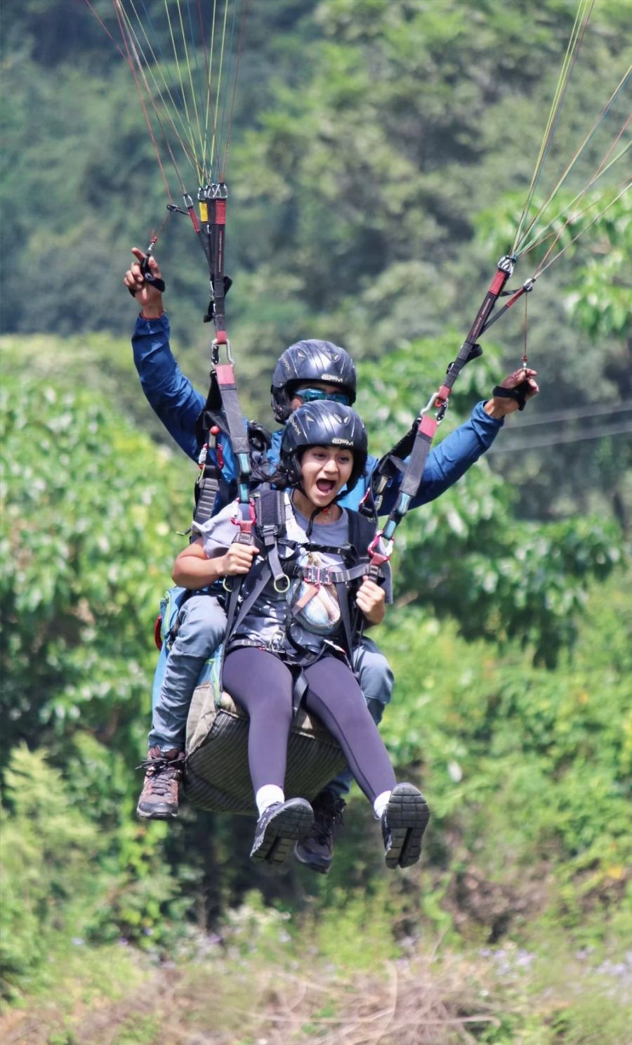 Tandem paragliding